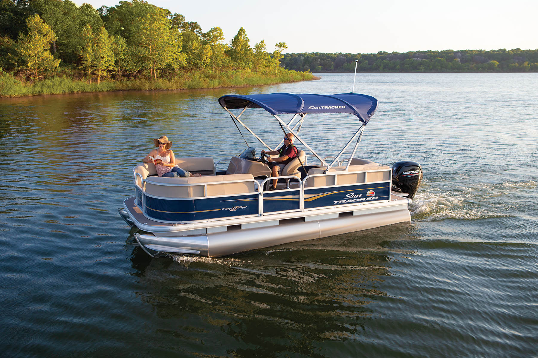 Sun tracker outlet pontoon